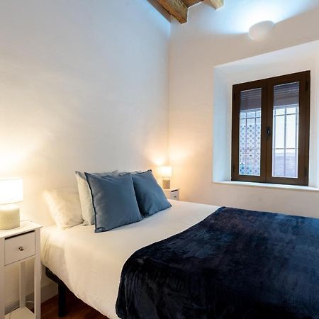 Holi-Rent Gonzalez Cuadrado Apartment Seville Exterior photo