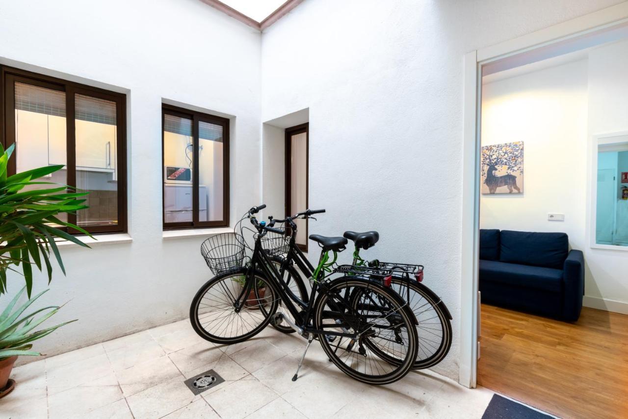 Holi-Rent Gonzalez Cuadrado Apartment Seville Exterior photo